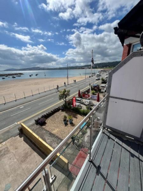 Stunning Sea View Apartment With Balcony & Parking